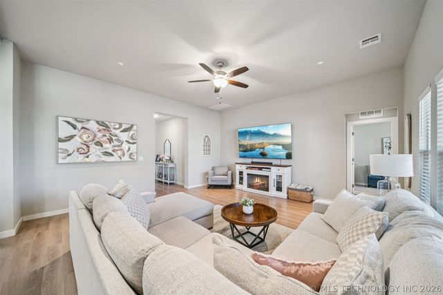 8708 N 73rd East Place, Owasso, OK 74055