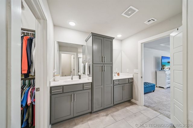 8708 N 73rd East Place, Owasso, OK 74055