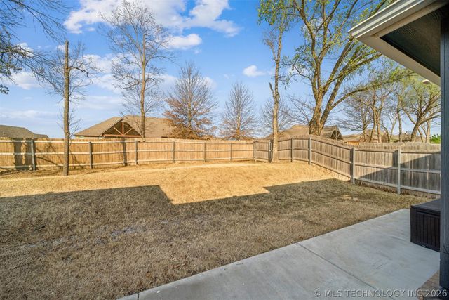 8708 N 73rd East Place, Owasso, OK 74055