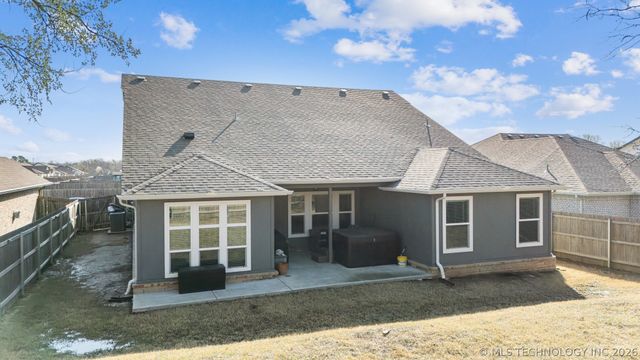 8708 N 73rd East Place, Owasso, OK 74055