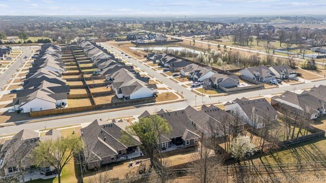 8708 N 73rd East Place, Owasso, OK 74055