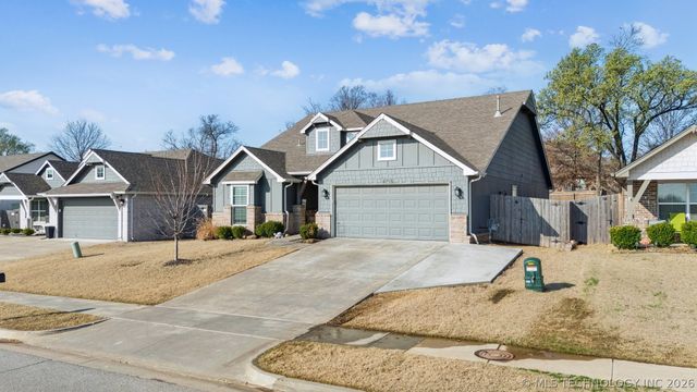 8708 N 73rd East Place, Owasso, OK 74055