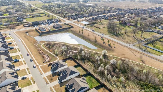 8708 N 73rd East Place, Owasso, OK 74055