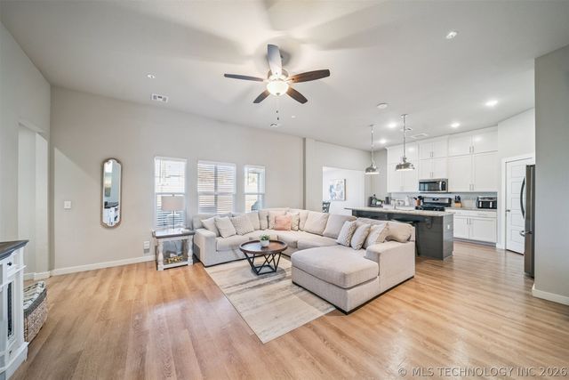 8708 N 73rd East Place, Owasso, OK 74055