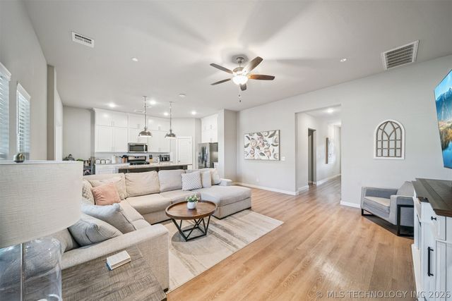 8708 N 73rd East Place, Owasso, OK 74055