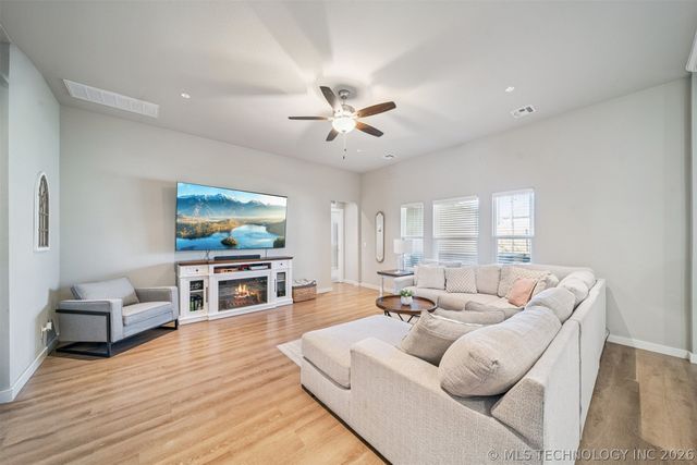 8708 N 73rd East Place, Owasso, OK 74055