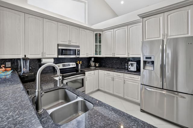 7171 Ashford Lane, Boynton Beach, FL 33472