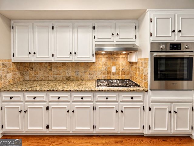 1300 Renee Drive SW, Lilburn, GA 30047