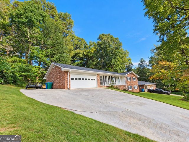 1300 Renee Drive SW, Lilburn, GA 30047