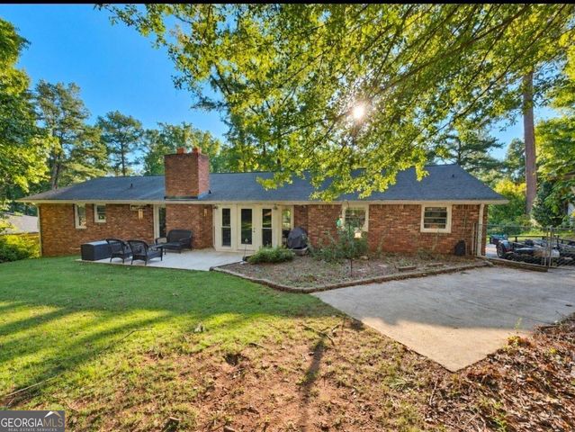 1300 Renee Drive SW, Lilburn, GA 30047