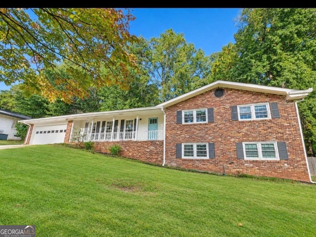 1300 Renee Drive SW, Lilburn, GA 30047