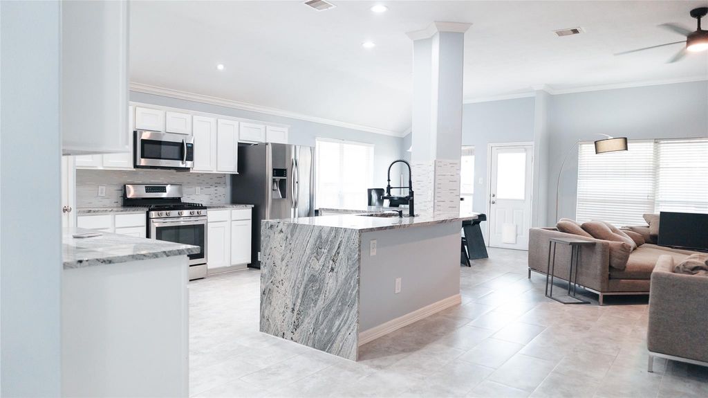 12822 Ravens Chase Lane, Cypress, TX 77429