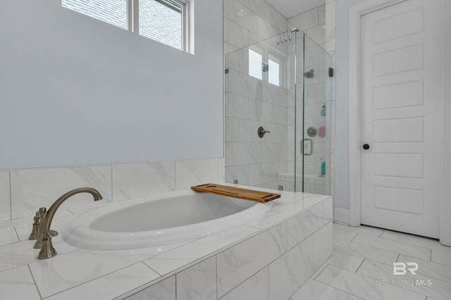 21069 Live Oak Circle, Gulf Shores, AL 36542