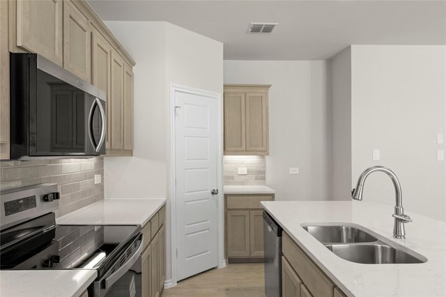 1641 Meadow Crest Drive, Aubrey, TX 76227
