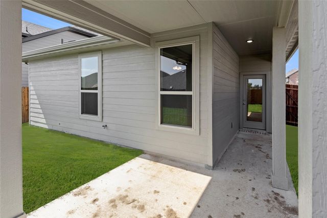 1641 Meadow Crest Drive, Aubrey, TX 76227