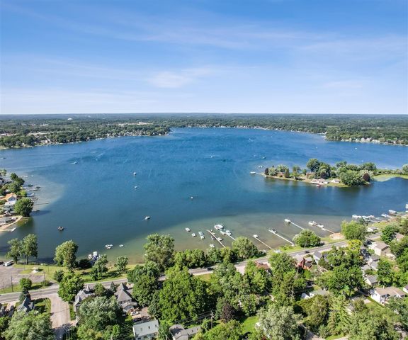 9638 Main Street, Whitmore Lake, MI 48189