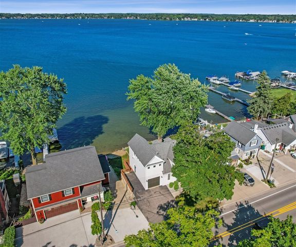 9638 Main Street, Whitmore Lake, MI 48189