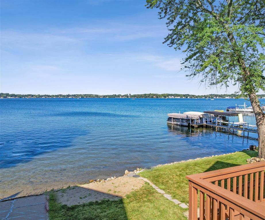 9638 Main Street, Whitmore Lake, MI 48189