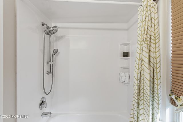 20 Tulip Lane, Freehold, NJ 07728