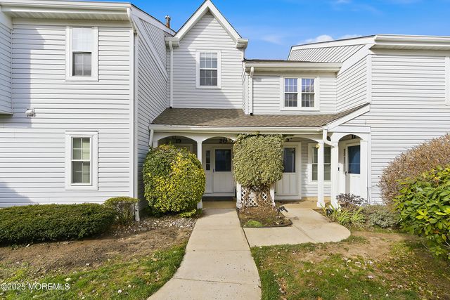 20 Tulip Lane, Freehold, NJ 07728