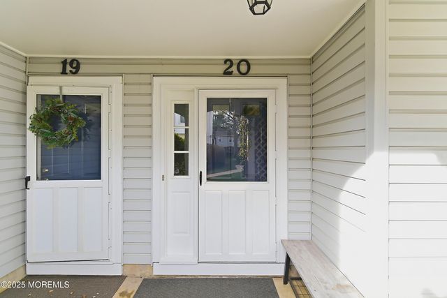 20 Tulip Lane, Freehold, NJ 07728