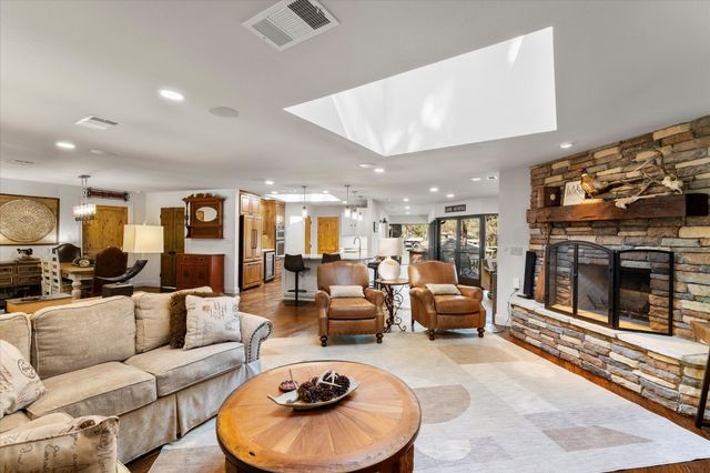 373 Trappers Trail, Mount Vernon, TX 75457