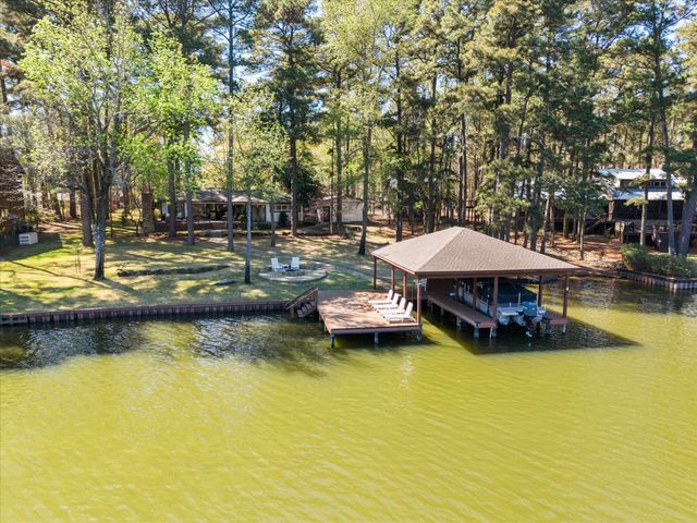 373 Trappers Trail, Mount Vernon, TX 75457