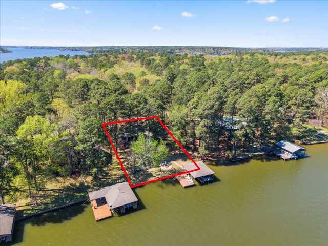 373 Trappers Trail, Mount Vernon, TX 75457