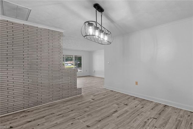 406 Sparrow RD, Chesapeake, VA 23325