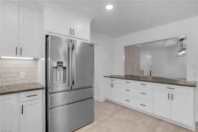 406 Sparrow RD, Chesapeake, VA 23325