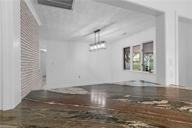 406 Sparrow RD, Chesapeake, VA 23325