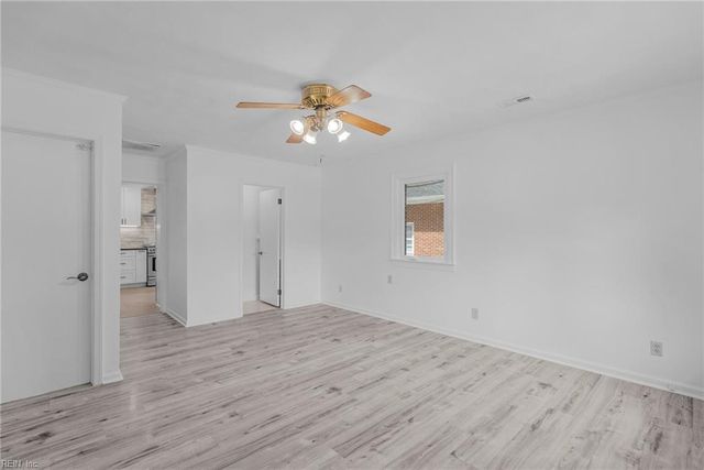 406 Sparrow RD, Chesapeake, VA 23325