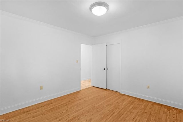 406 Sparrow RD, Chesapeake, VA 23325