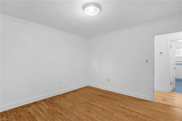 406 Sparrow RD, Chesapeake, VA 23325