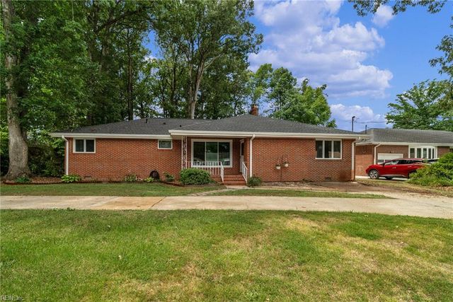 406 Sparrow RD, Chesapeake, VA 23325