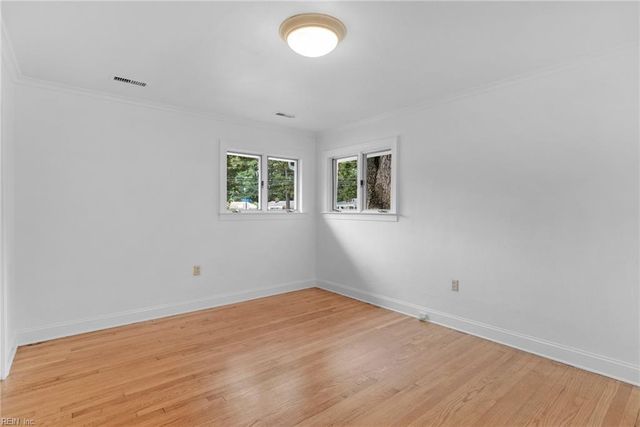406 Sparrow RD, Chesapeake, VA 23325