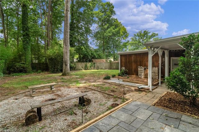 406 Sparrow RD, Chesapeake, VA 23325