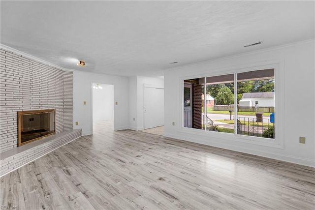 406 Sparrow RD, Chesapeake, VA 23325