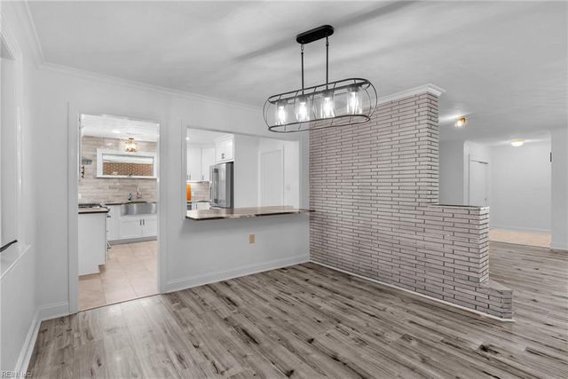 406 Sparrow RD, Chesapeake, VA 23325