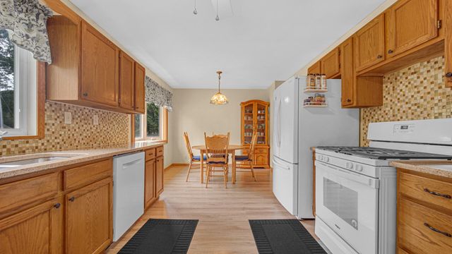 329 Dogwood Street NW, Demotte, IN 46310