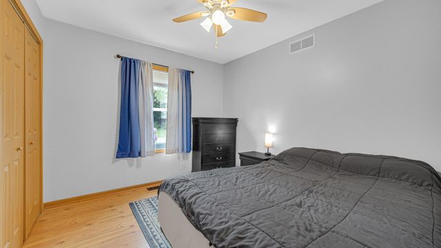 329 Dogwood Street NW, Demotte, IN 46310