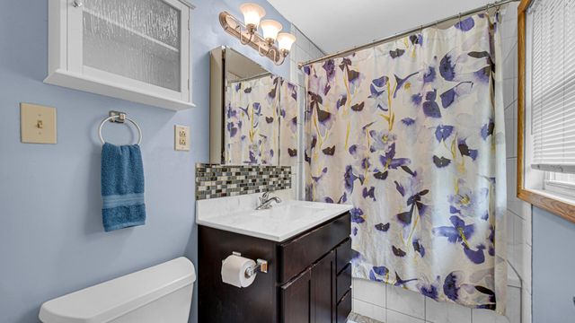 329 Dogwood Street NW, Demotte, IN 46310