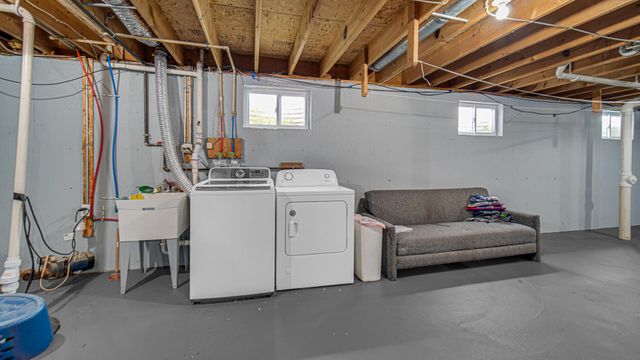 329 Dogwood Street NW, Demotte, IN 46310
