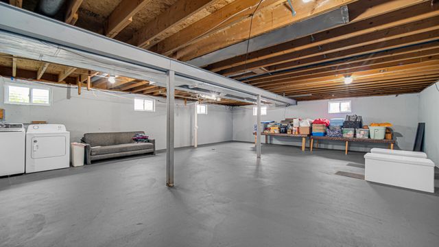 329 Dogwood Street NW, Demotte, IN 46310