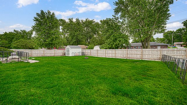 329 Dogwood Street NW, Demotte, IN 46310