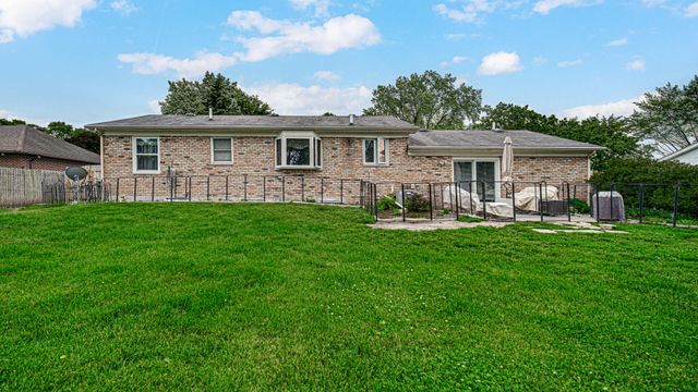 329 Dogwood Street NW, Demotte, IN 46310
