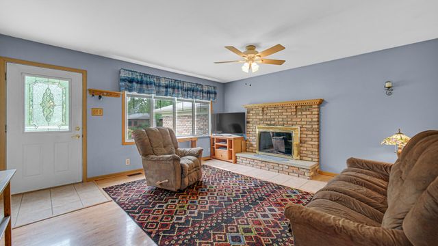 329 Dogwood Street NW, Demotte, IN 46310