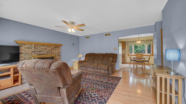 329 Dogwood Street NW, Demotte, IN 46310