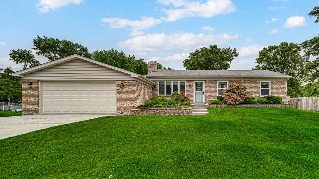 329 Dogwood Street NW, Demotte, IN 46310