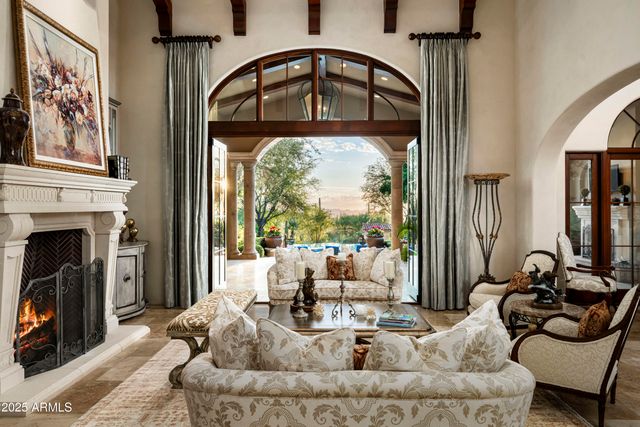 10955 E FEATHERSONG Lane, Scottsdale, AZ 85255